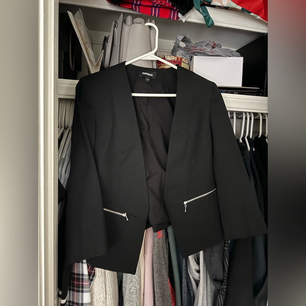 Express blazer semi crop with mid length sleeves.